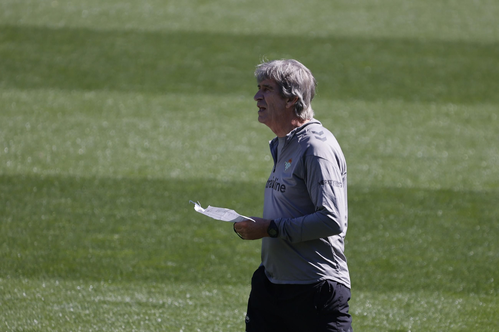 Las imágenes del gran ambiente en el entrenamiento del Betis