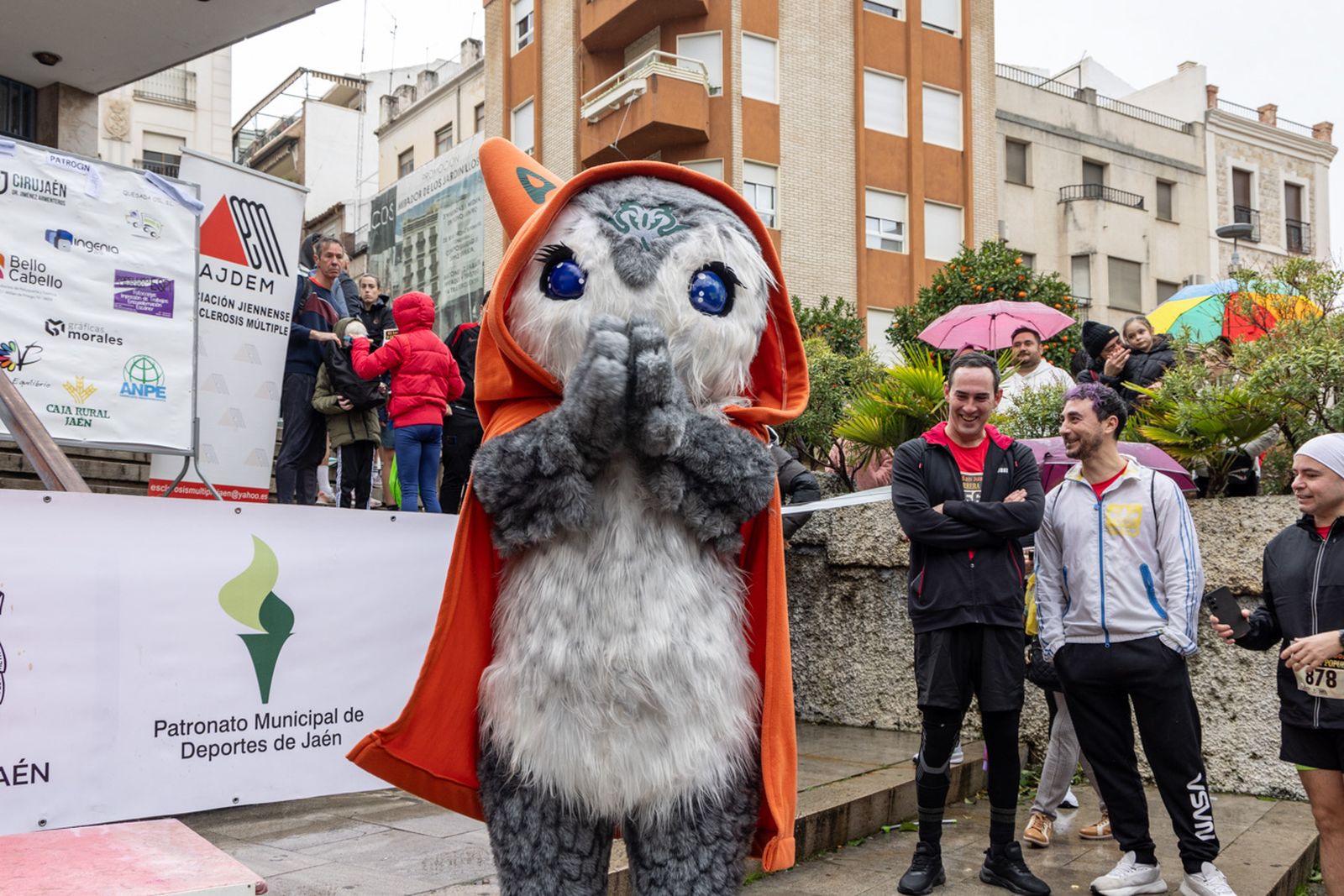 En imágenes: la lluvia no frena a más de un millar de corredores en la V Carrera Popular del IES San Juan Bosco (2)