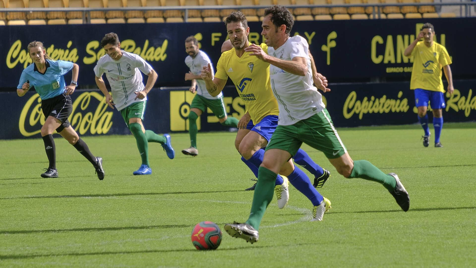 Partido de fútbol a beneficio de la Asociación de Reyes Magos en Carranza