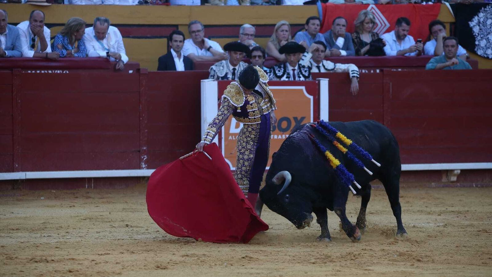Derechazo a pies juntos de Pablo Aguado con el tercero de Torrealta.