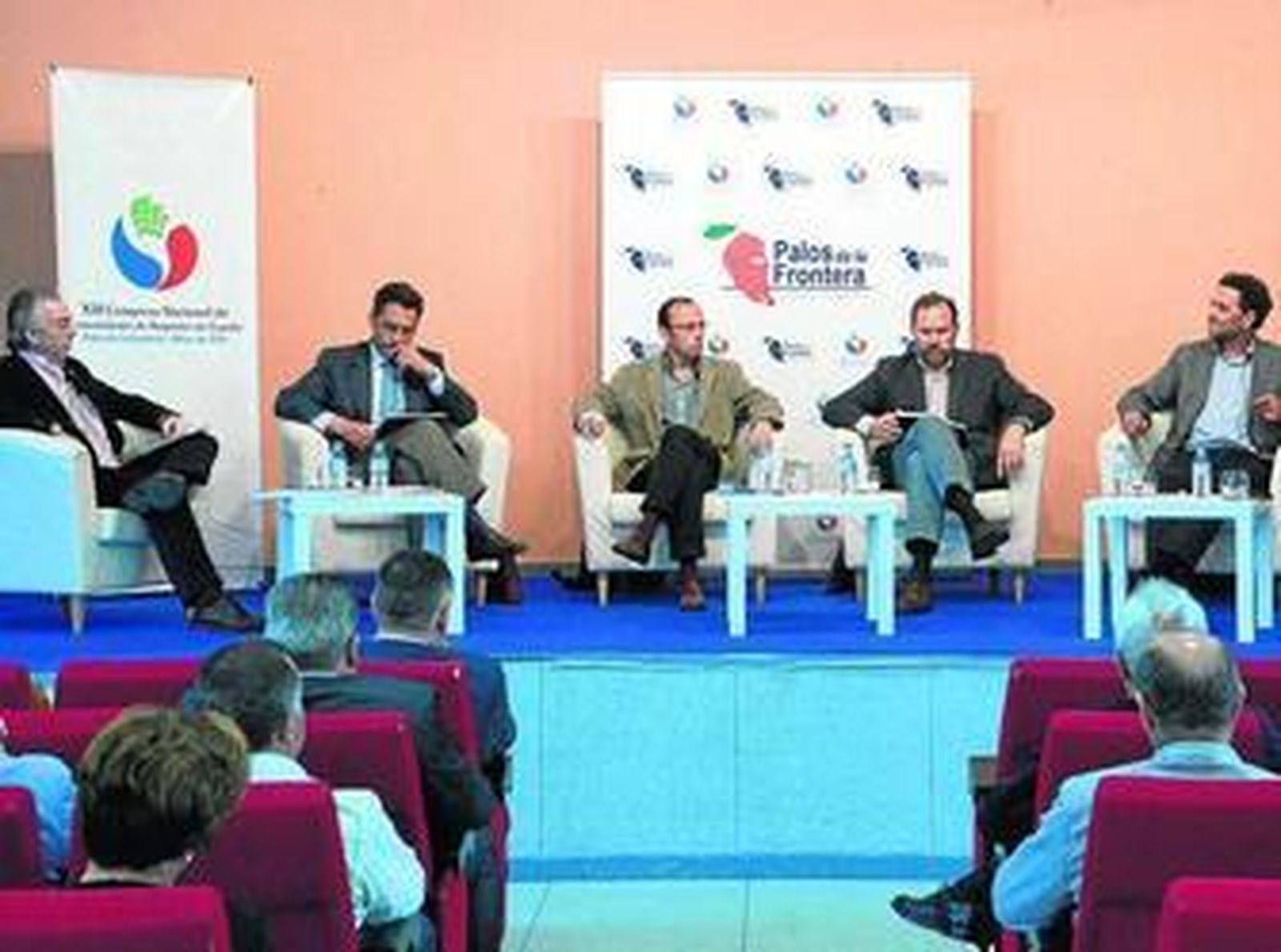 Fernando Sánchez, Pedro Parias, Emilio Camacho, José luis García-Palacios y Manuel López, ayer en la mesa redonda.