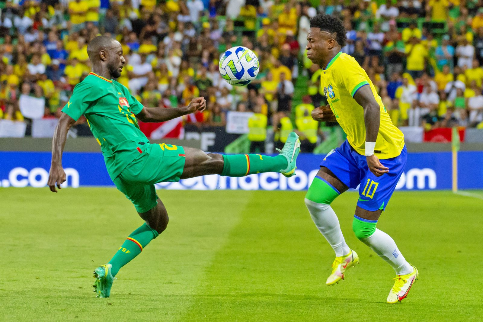 Sabaly, durante un partido de Senegal contra Brasil.