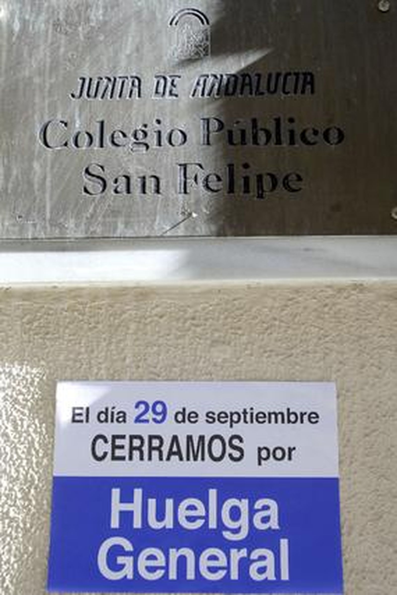 Los piquetes tomaron el centro de la capital desde primera hora de la mañana para impedir la apertura de comercios y empresas. /Jesús Marín
