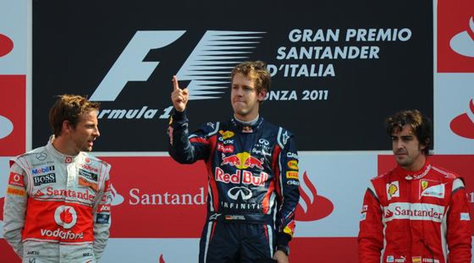 Vettel también gana en Monza y Alonso acaba tercero tras llegar a liderar la carrera. / AFP