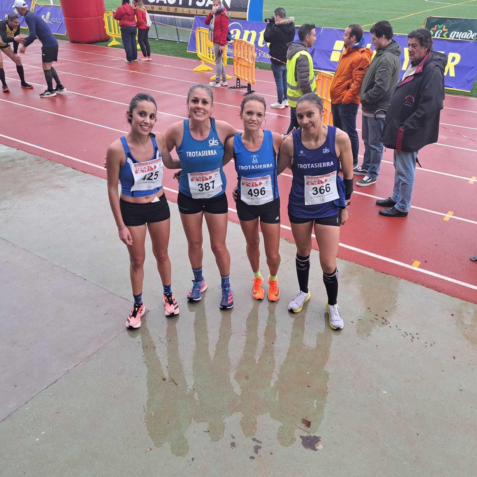 Las cuatro primeras clasificadas de la categoría femenina en Palma del Río.