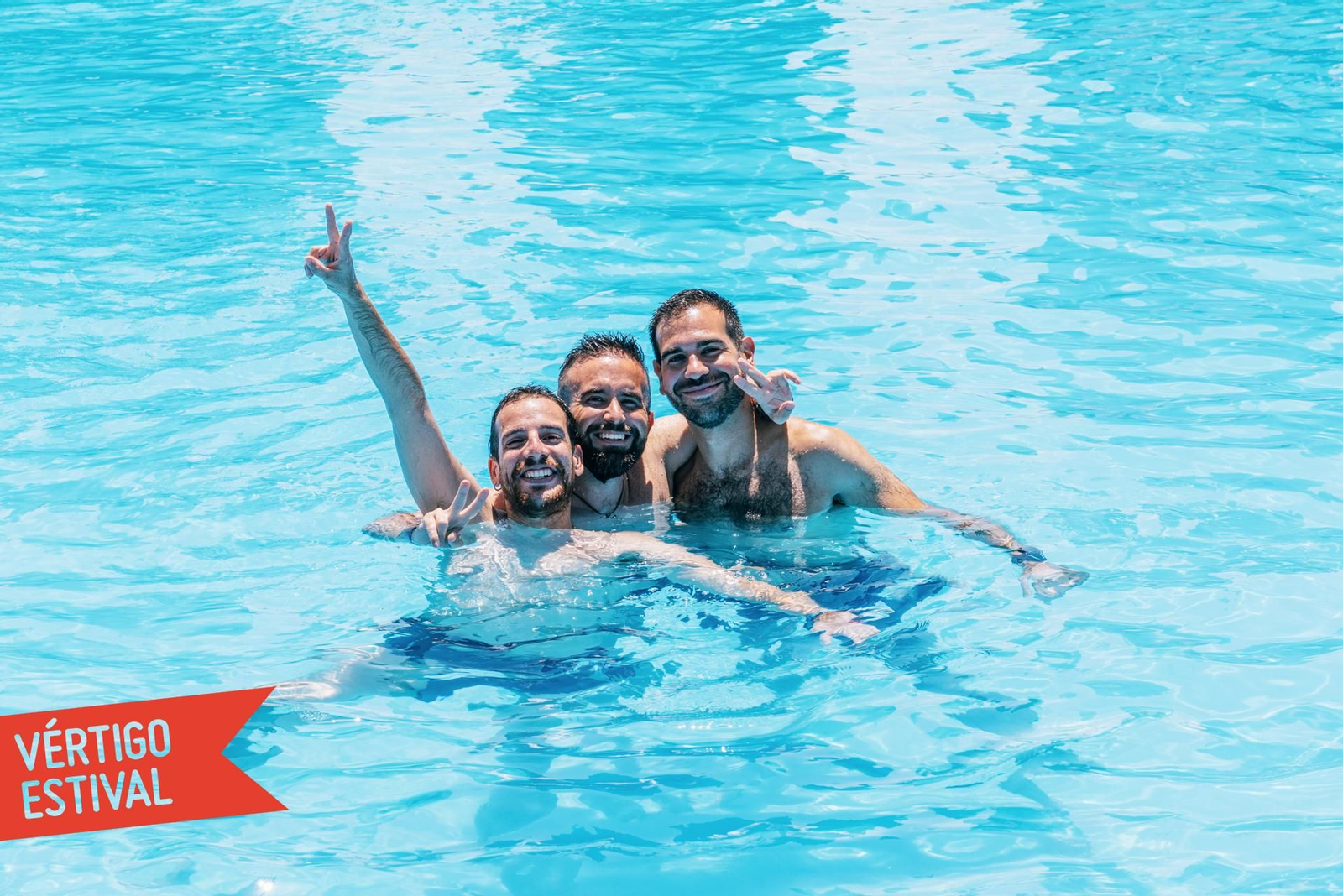 Con amigos, en familia o en pareja: vive el festival Vértigo Estival de Martos con un refrescante chapuzón en su piscina.