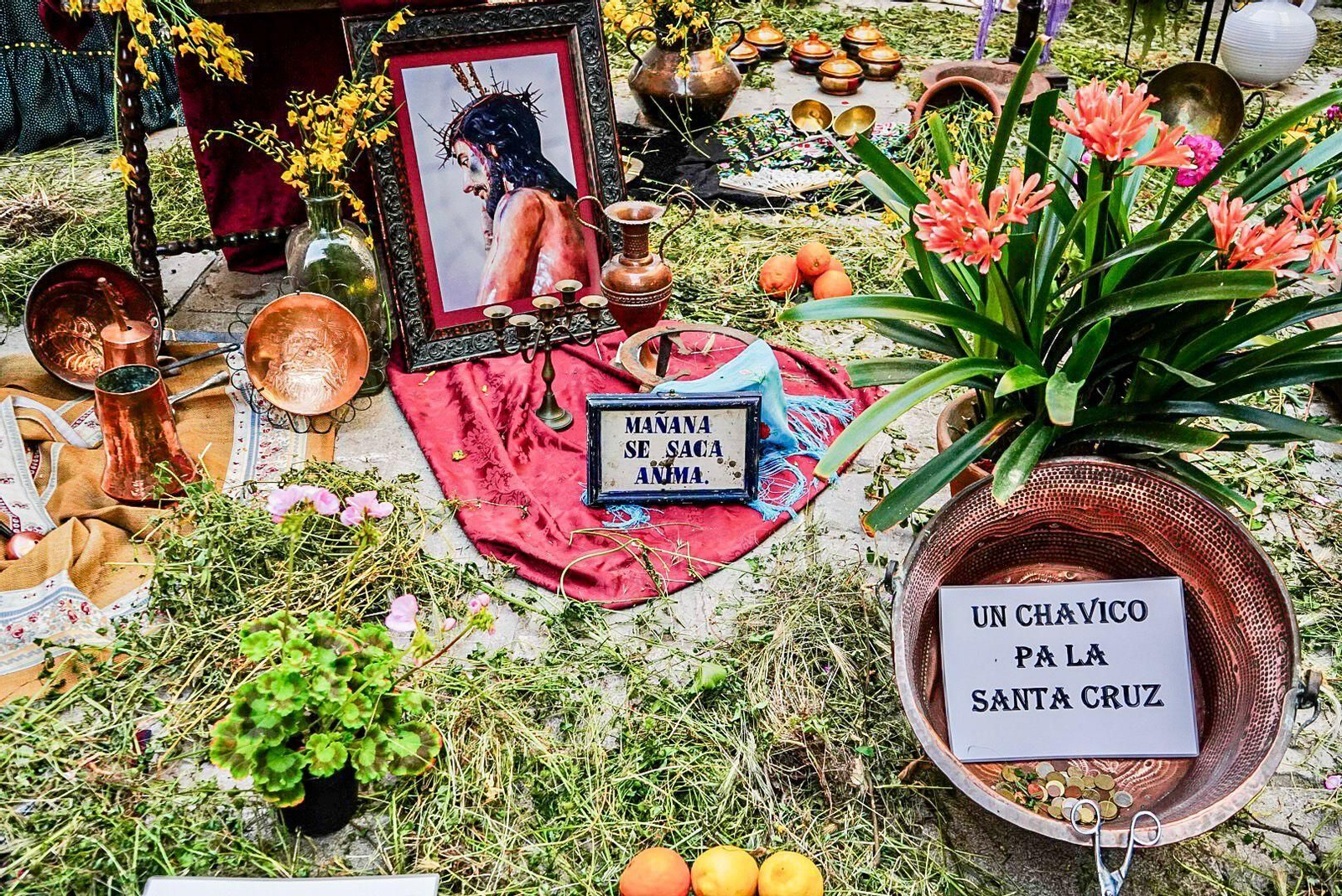 Granada ya vive las Cruces desde el día de antes: las mejores fotos