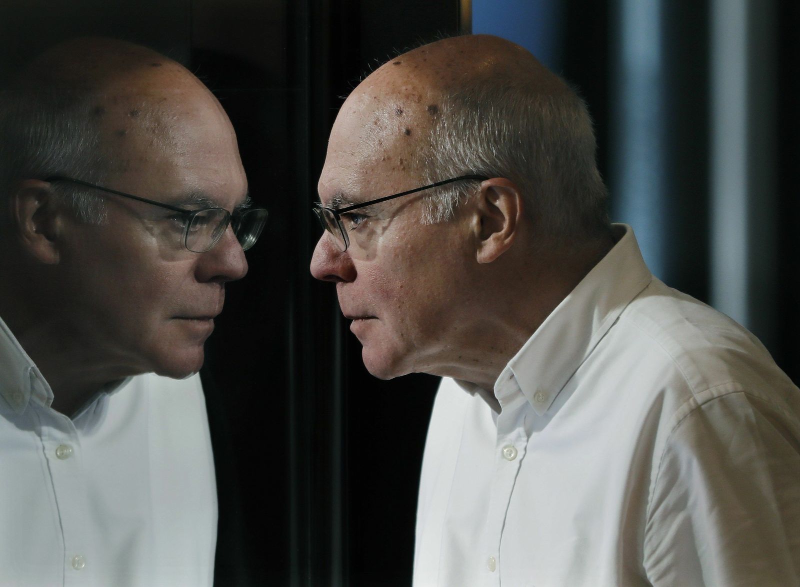 Justo Navarro (Granada, 1953) acaba de publicar una nueva historia protagonizada por el detective Polo.