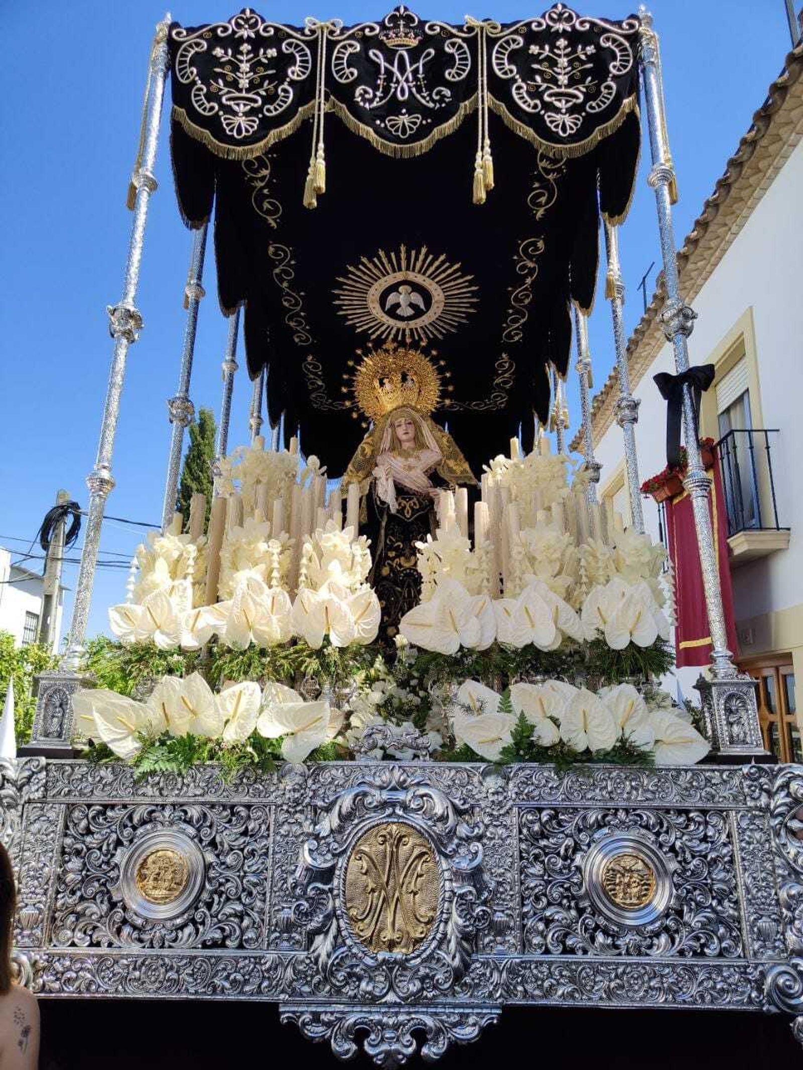 Viernes Santo en Santaella: la procesión de La salida de Jesús, en imágenes