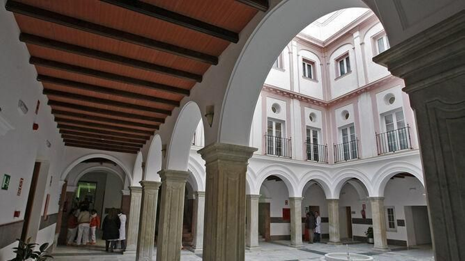 El patio de la residencia de mayores San Juan de Dios