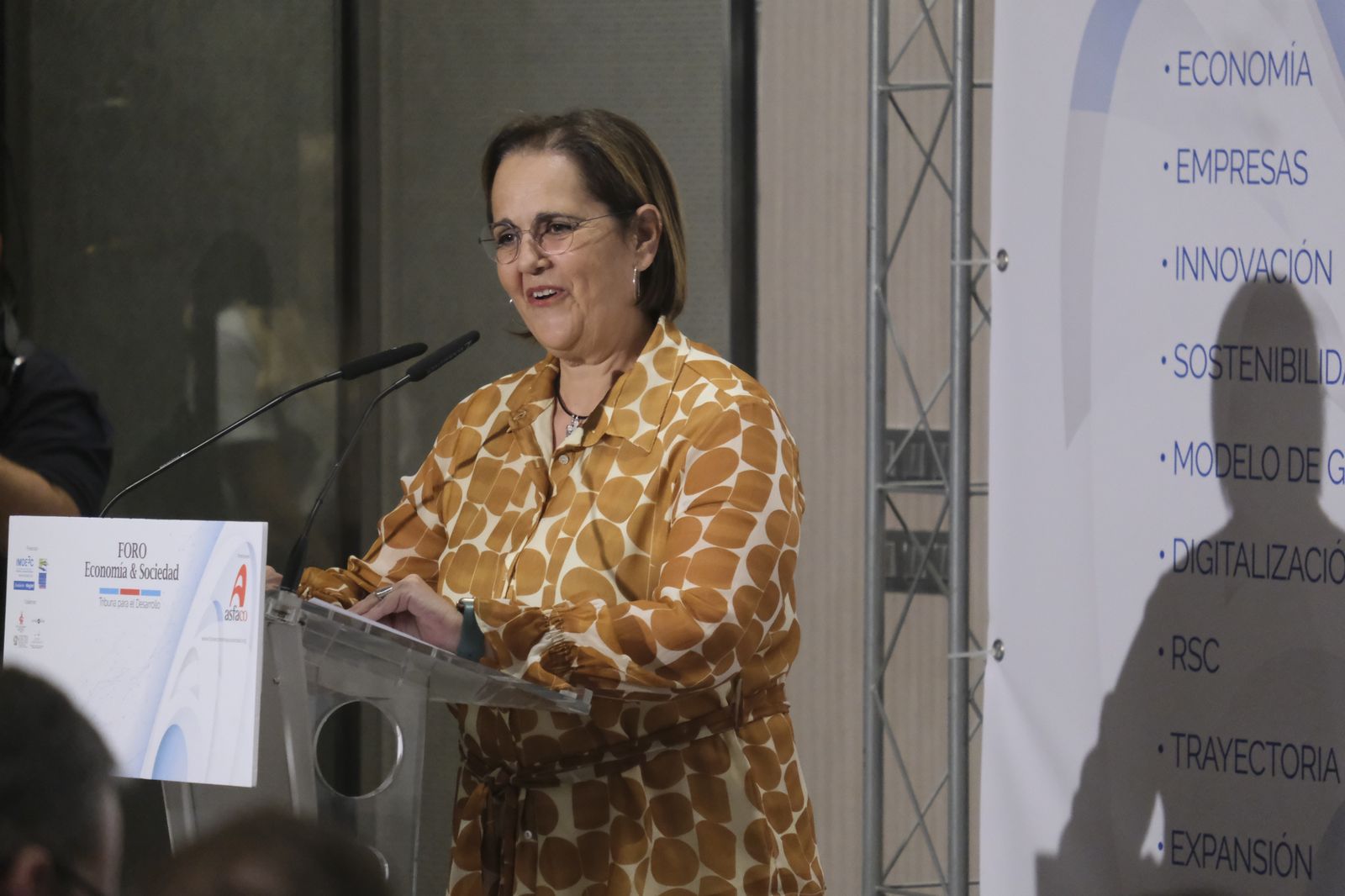 El foro Economía y Sociedad de Asfaco con Antonio Repullo, en imágenes