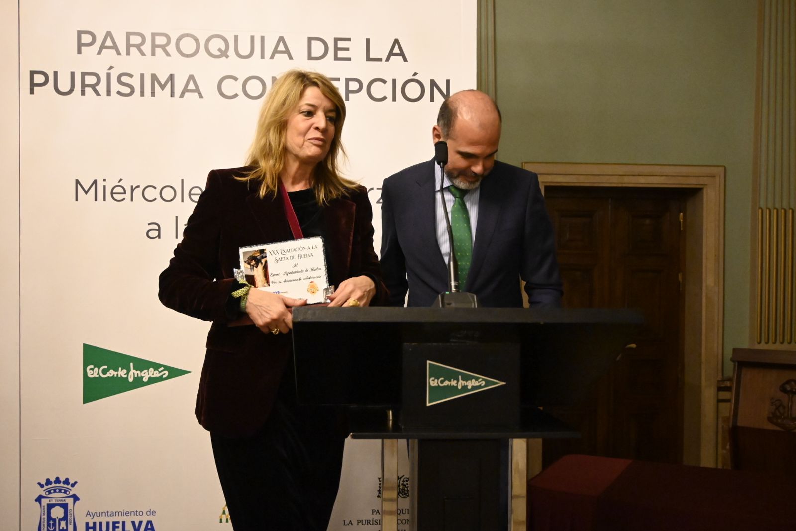 Acto de entrega de recuerdos por la XXX Exaltación a la Saeta de Huelva, en imágenes