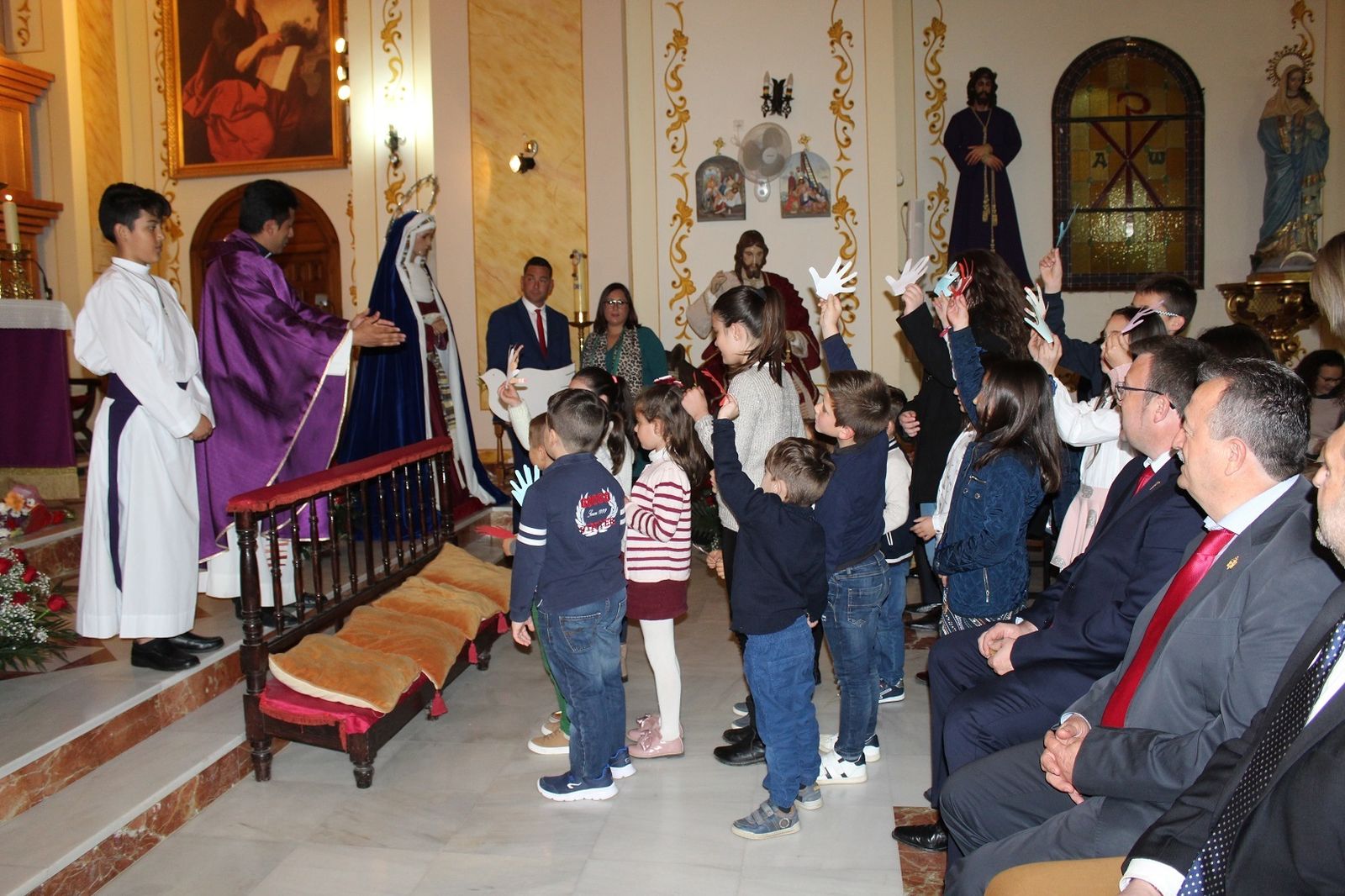 Eucaristía de la hermandad en la que participaron multitud de niños.