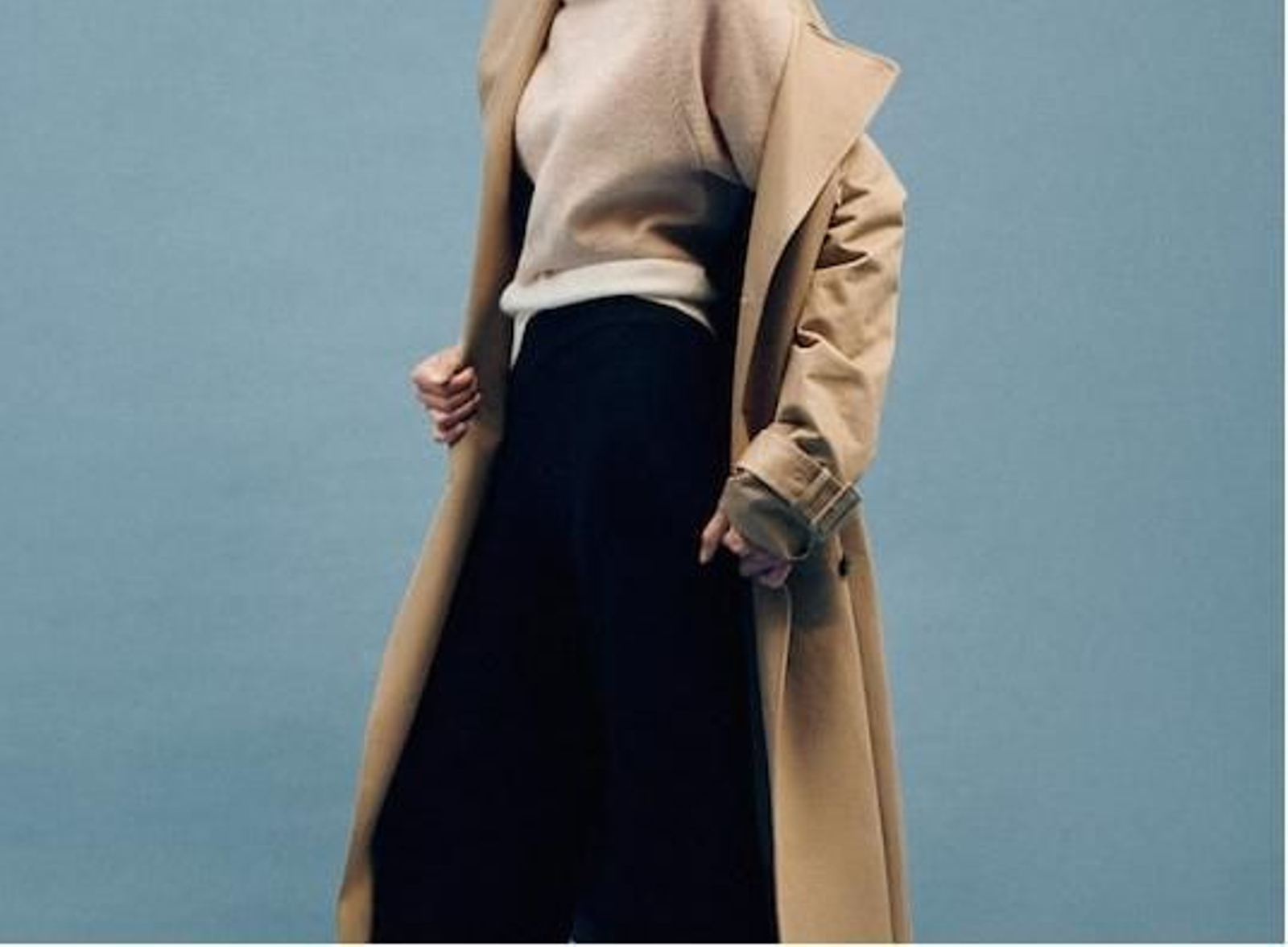 Los pantalones de punto de Mango: anchos, con efecto tipazo y un flechazo para las mujeres de más de 50.