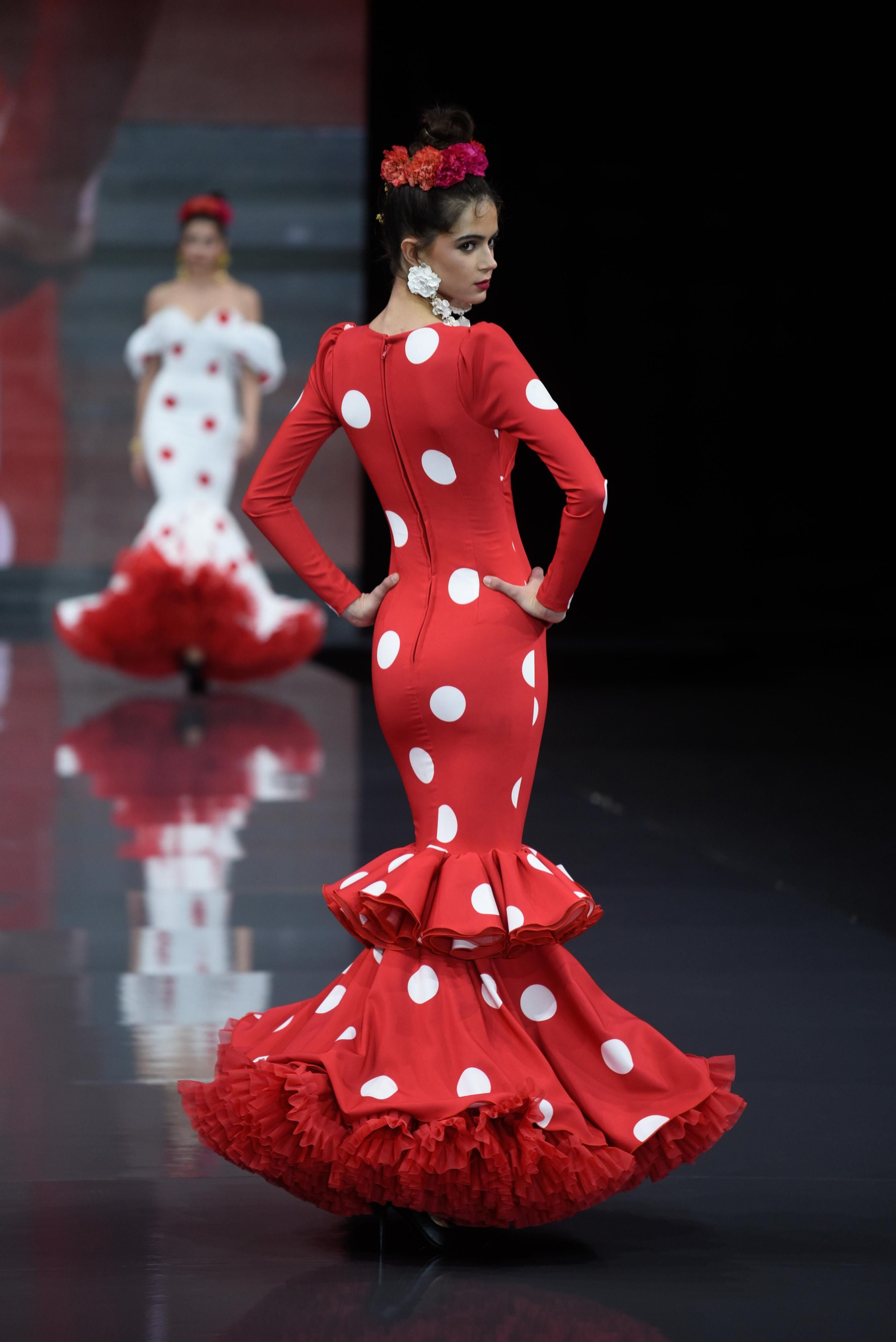 El desfile de Rosa Pedroche en SIMOF 2023, todas las fotos