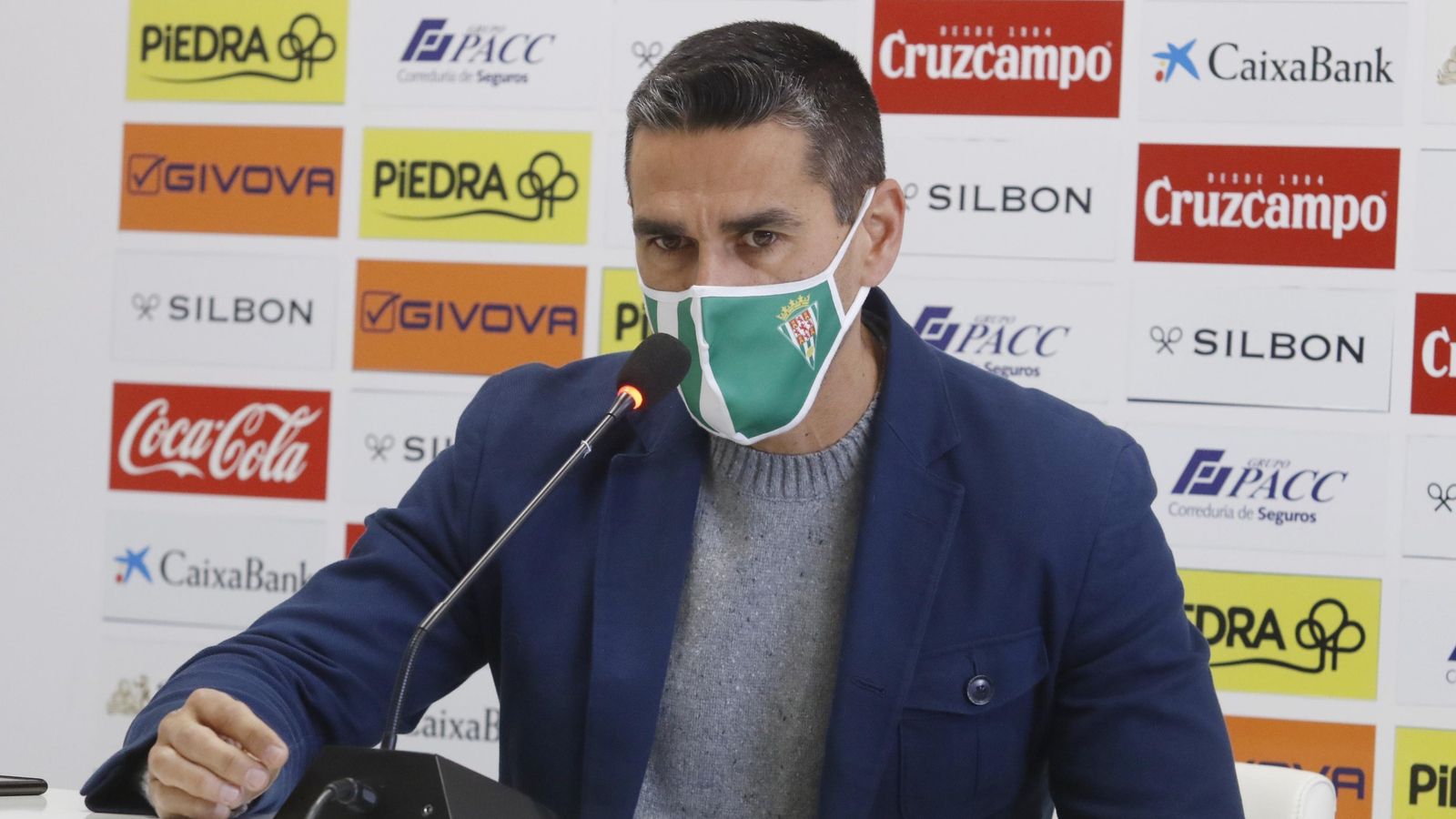 Juanito, durante la rueda de prensa de presentación de Gudelj. Juanito, durante la rueda de prensa de presentación de Gudelj.