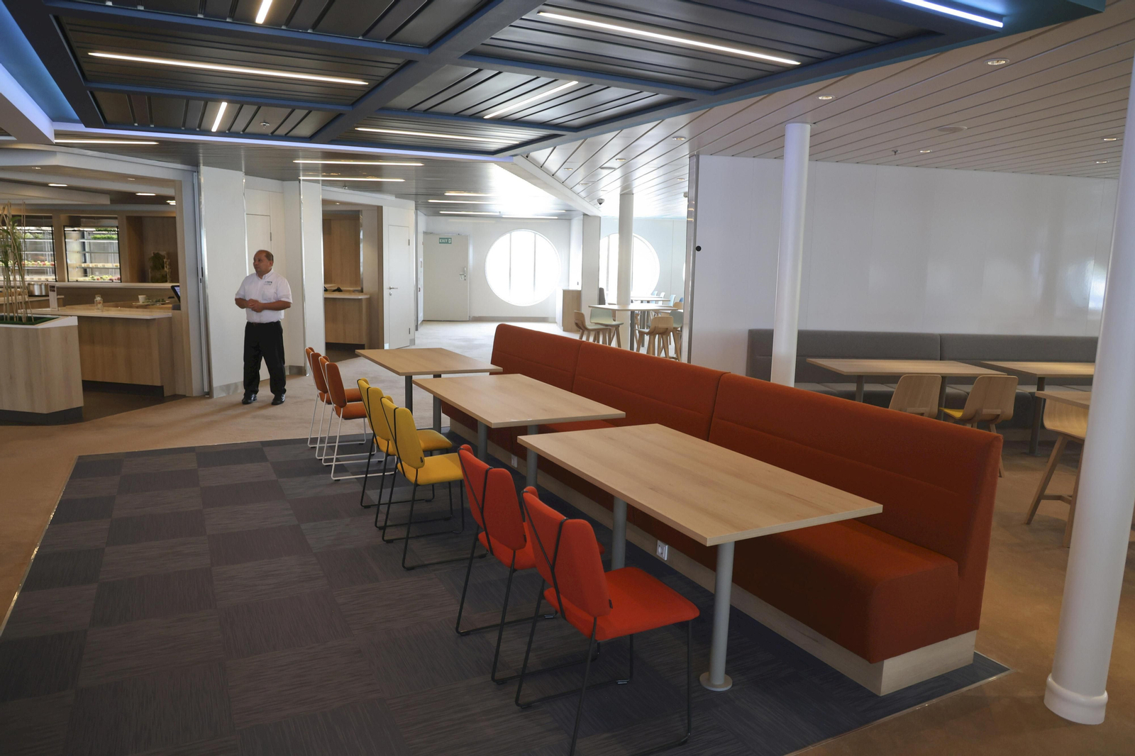 Así es el nuevo ferry ‘Rusadir’ que ha presentado Baleària en el puerto de Málaga.