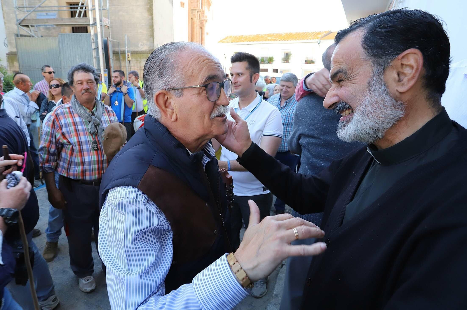 Imágenes de los presos de la cárcel de Huelva en su camino hacia El Rocío