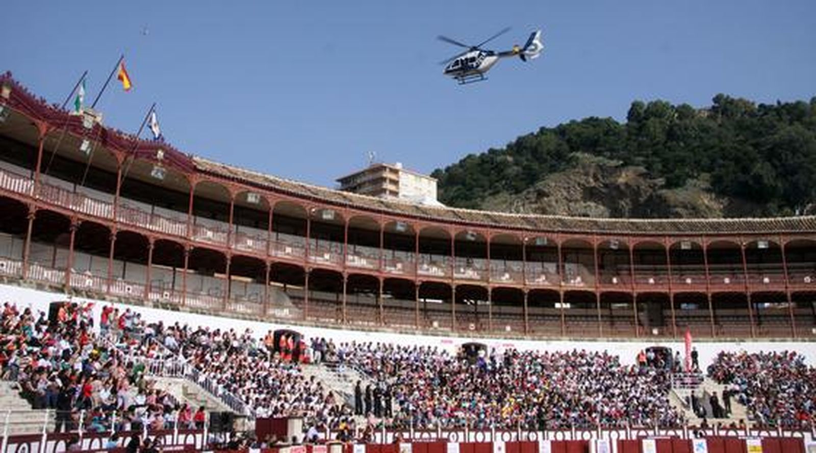Exhibición policial ante escolares en La Malagueta

Foto: Javier Albiñana