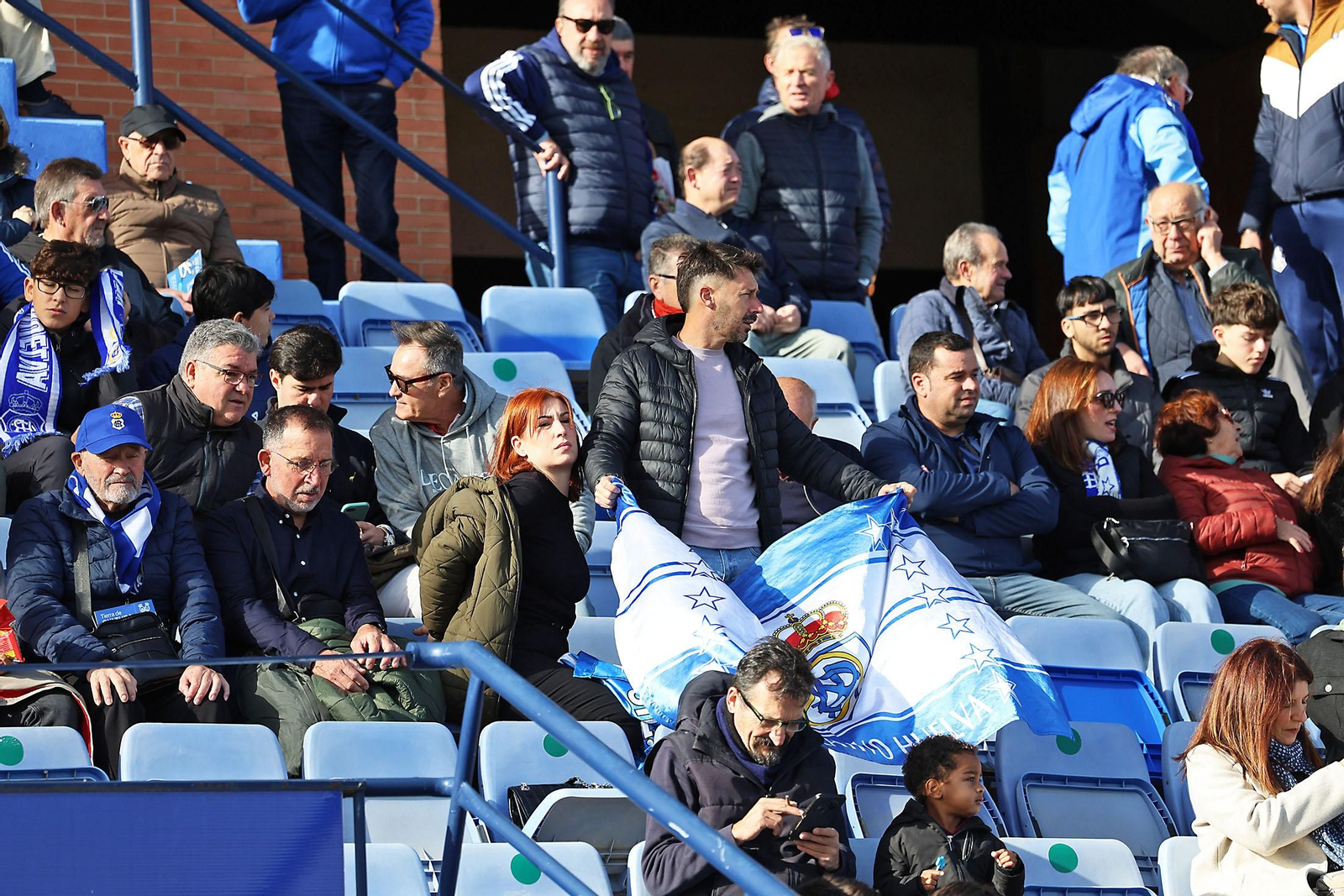 Búscate en las gradas en el Nuevo Colombino en el Recreativo de Huelva - Atlético Antoniano