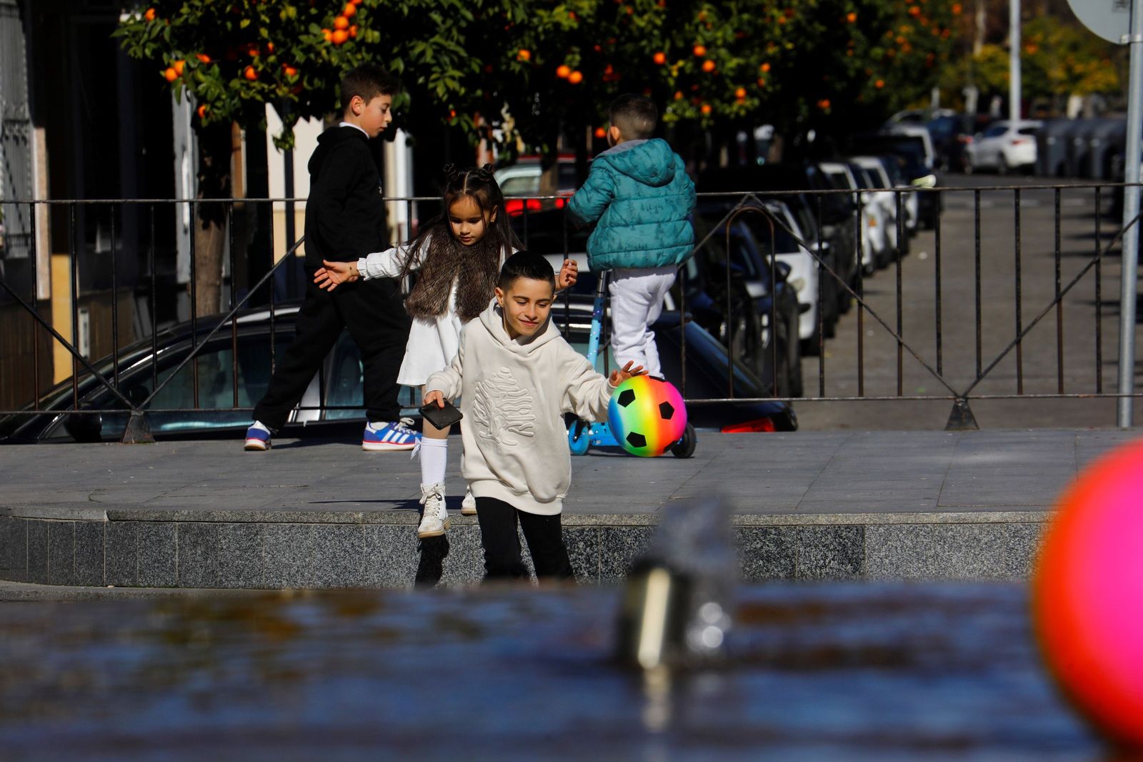 Los niños de Córdoba disfrutan de sus regalos de Reyes, en imágenes