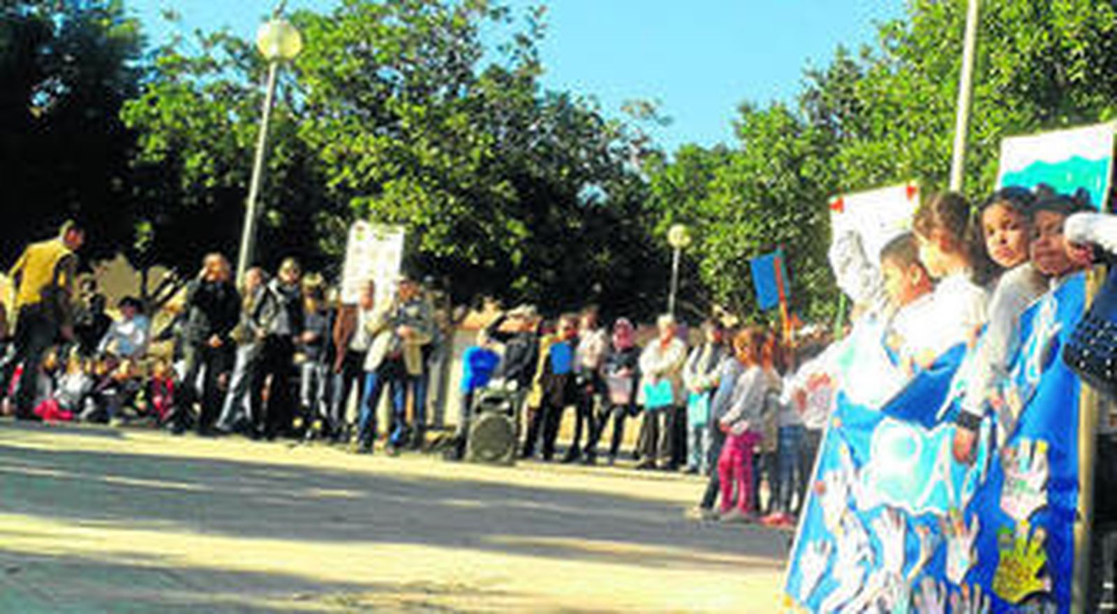 Actividad desarrollada con toda la comunidad educativa de Las Norias con motivo del Día Internacional de la Paz.
