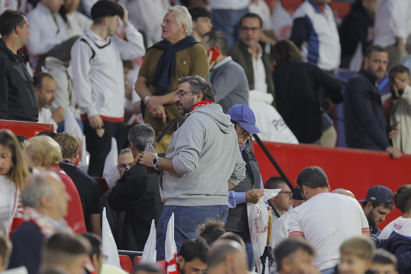 Búscate en las fotos del Sevilla-Arsenal