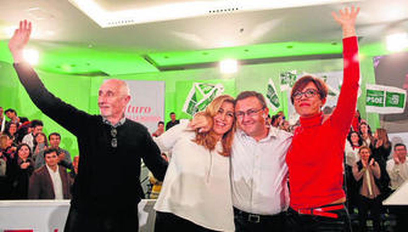 Susana Díaz, ayer en Málaga junto a Miguel Ángel Heredia, María Gámez y el candidato al Senado Antonio Morales.