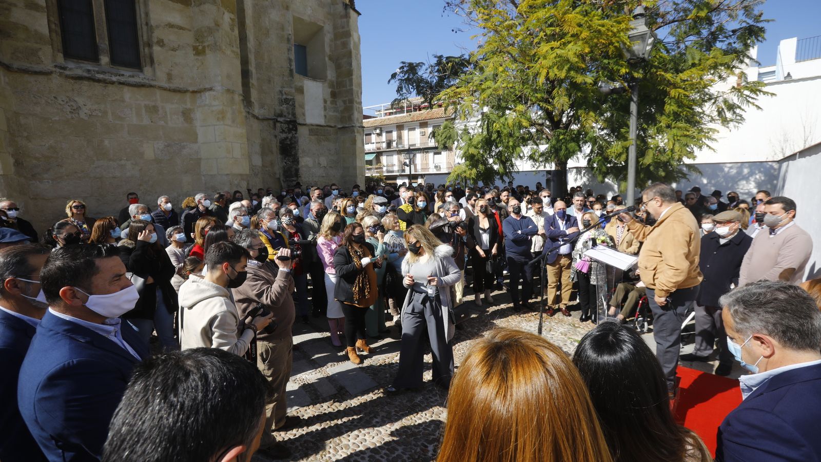 Parte de los asistentes al homenaje.