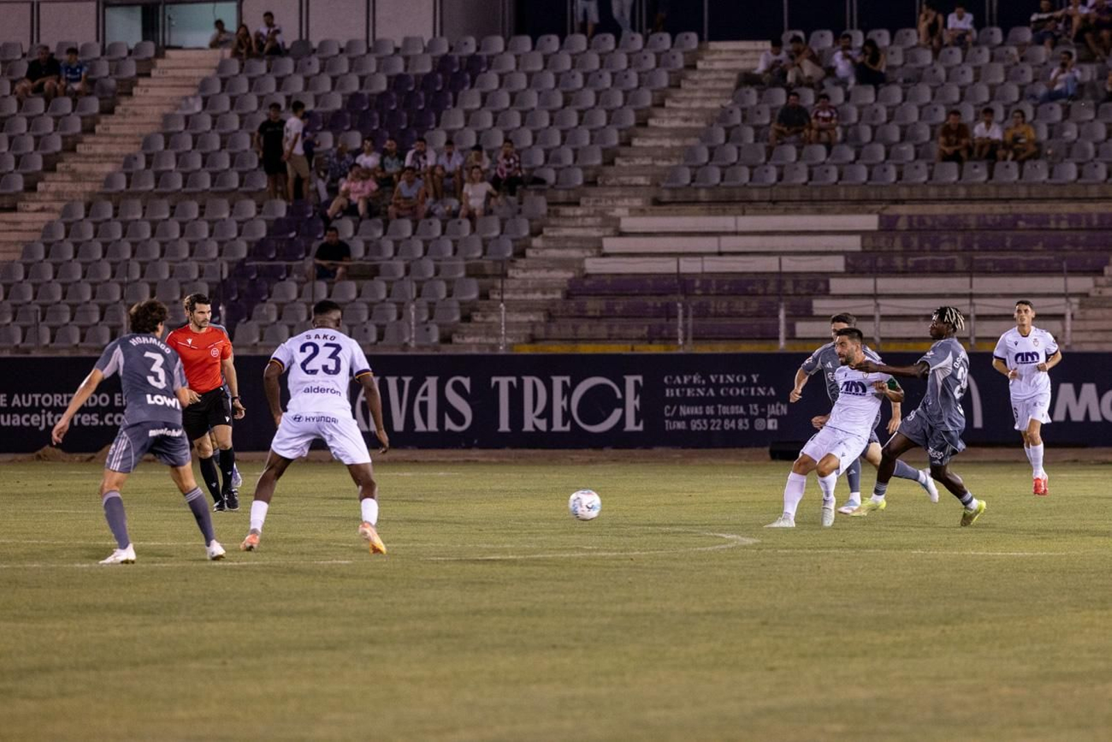 Las mejores imágenes del Real Jaén 3 - 2 Granada CF en el XLI Trofeo del Olivo
