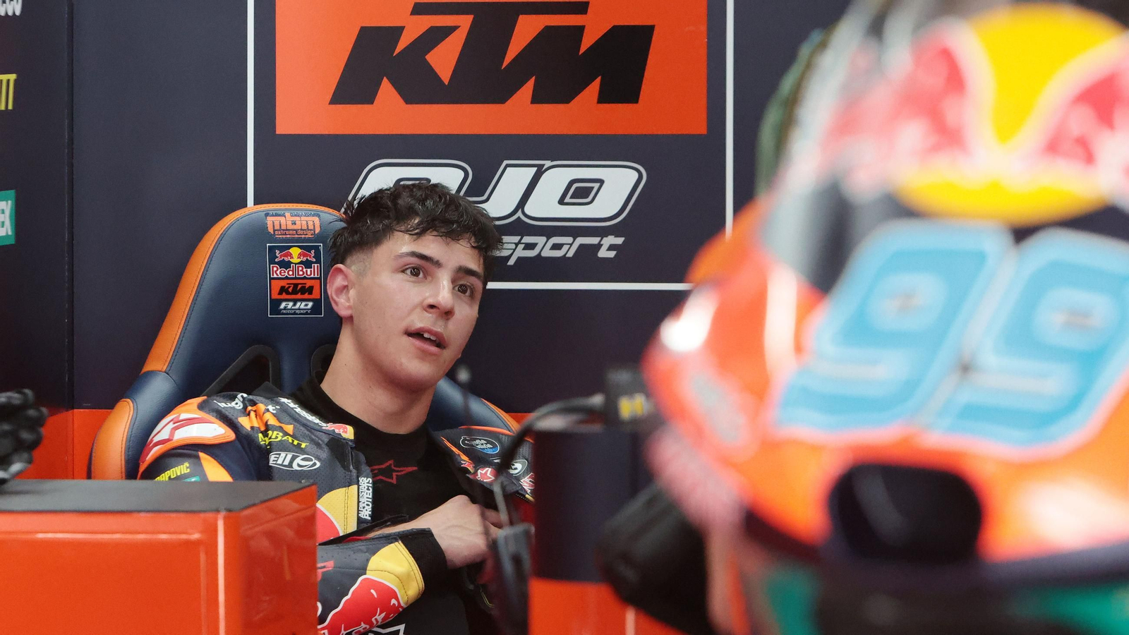 Imágenes de boxes en los entrenamientos del Viernes de Moto3 en Jerez