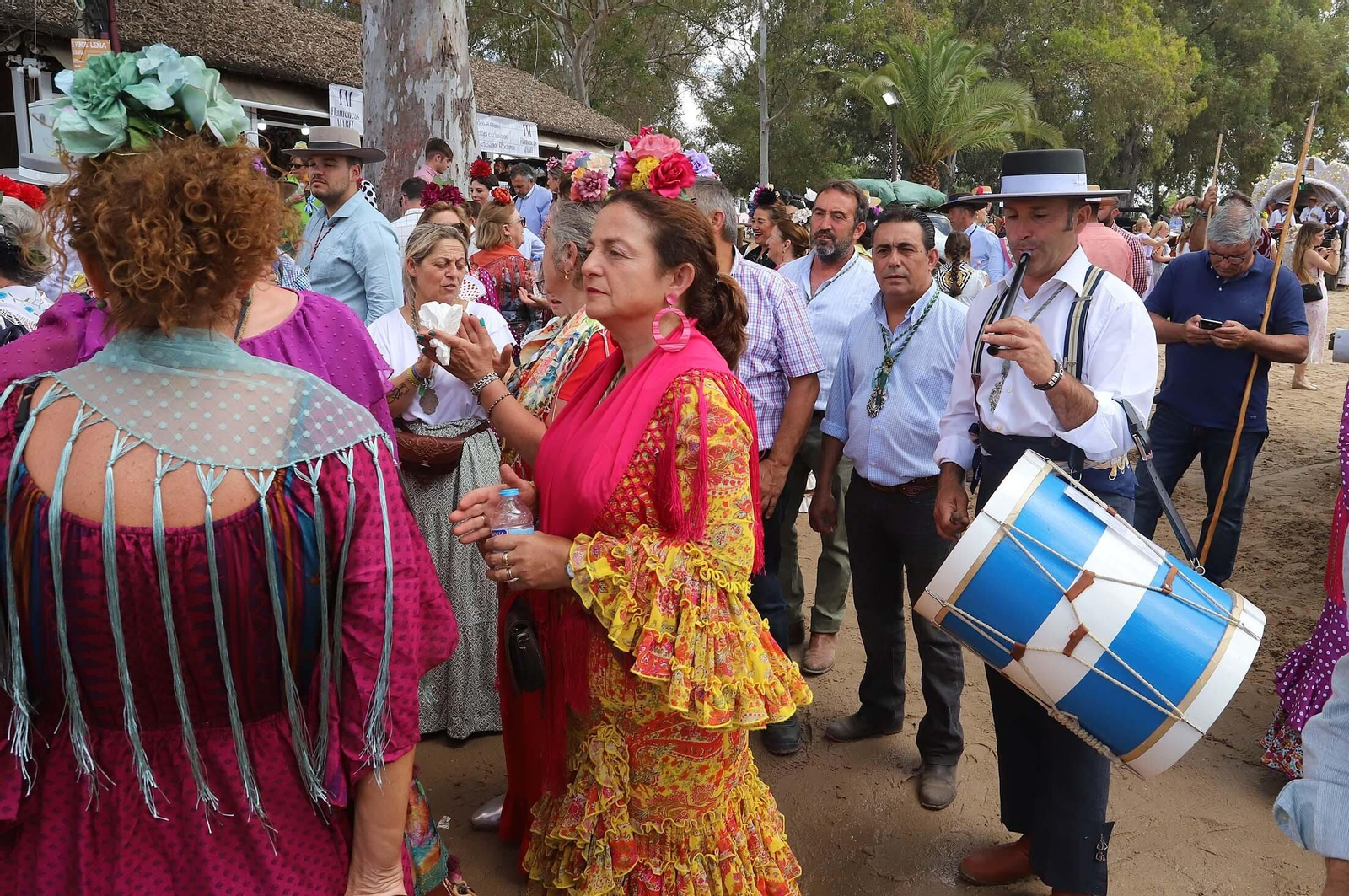 Imágenes del ambiente El Rocío y en Casas de Hermandades