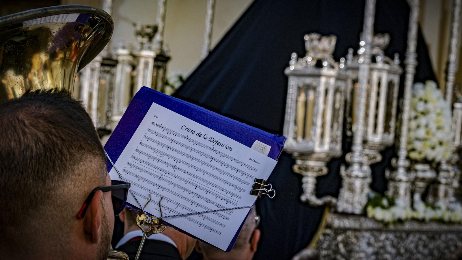 Imágenes de la salida de Sanidad en la Semana Santa de Cádiz 2025