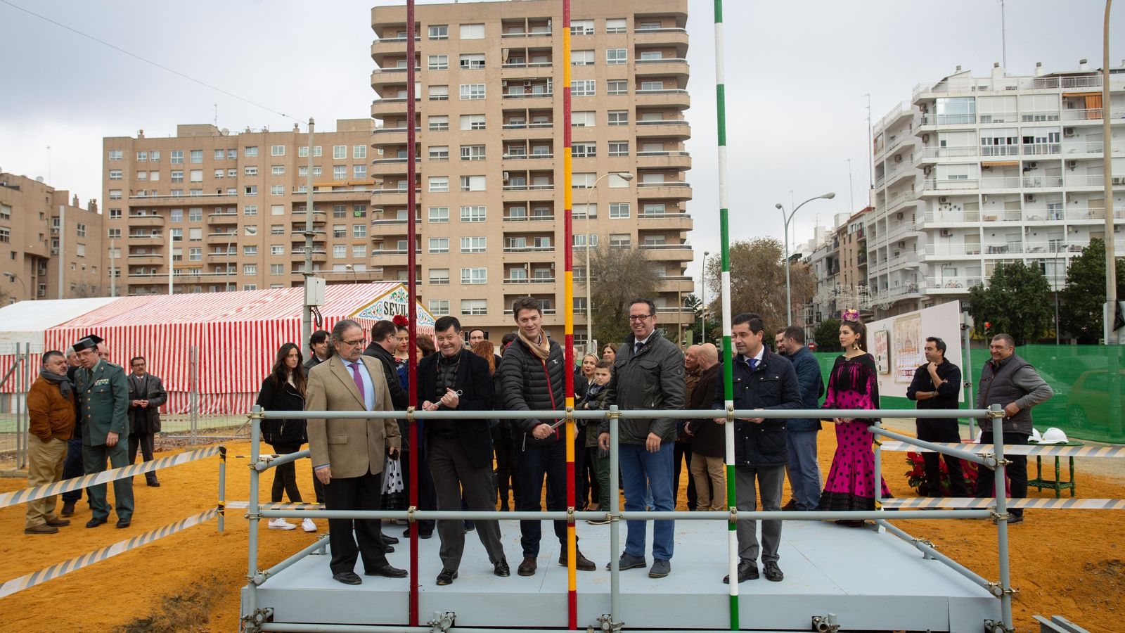 Puesta del primer tubo de la portada.