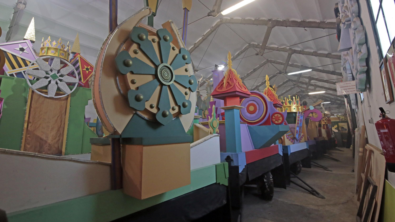 Visita de sus Majestades al taller de fiestas del ayuntamiento de Jerez