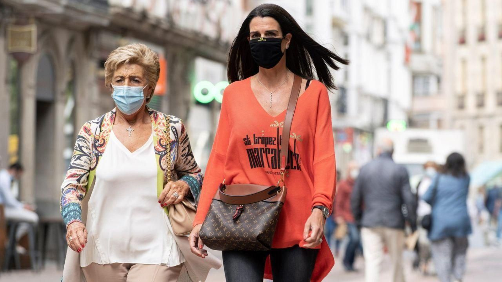 Sanidad recomienda comprobar el certificado de calidad de las mascarillas de tela.