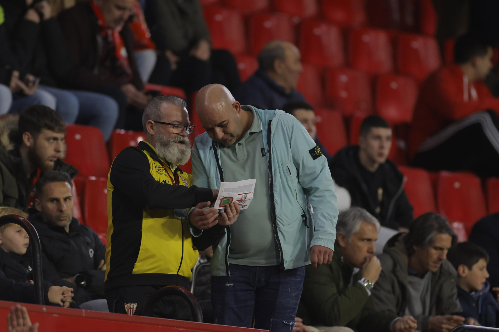 Búscate en las fotos del SEVILLA FC-PSV EINDHOVEN