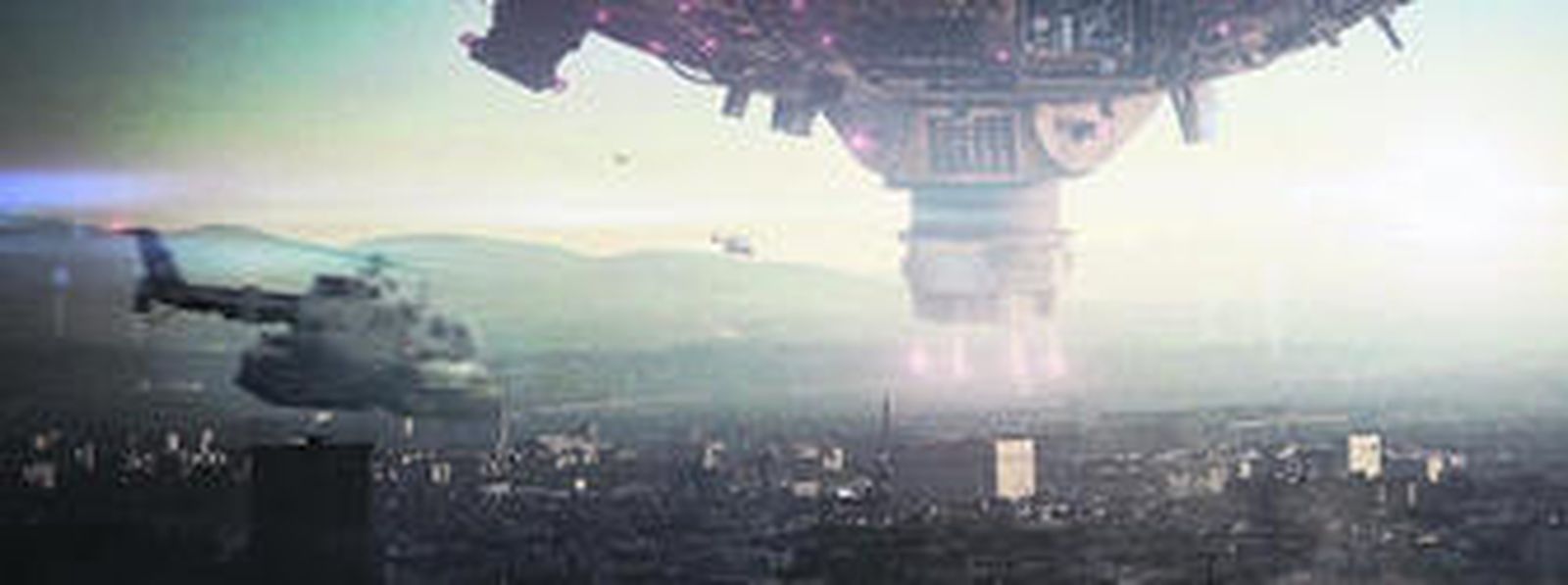 Lo apocalíptico está de moda. La serie 'Reclutas' se apunta a las historias de invasiones -ya sean zombies o extraterrestres-pero con mucho humor. No importan tanto los alienígenas como la reacción que crea la visión de una nave en el cielo de una ciudad como Granada.