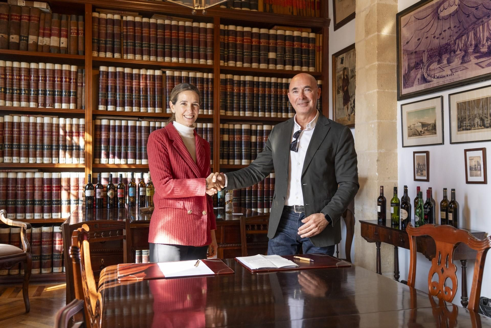 Firma del convenio de investigación y transferencia del INDESS con la Fundación González Byass. Firma del convenio de investigación y transferencia del INDESS con la Fundación González Byass.