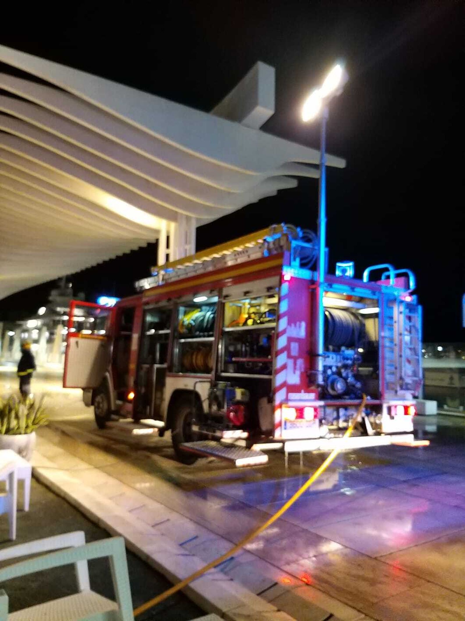 Las fotos de la terraza de un restaurante calcinada tras un incendio
