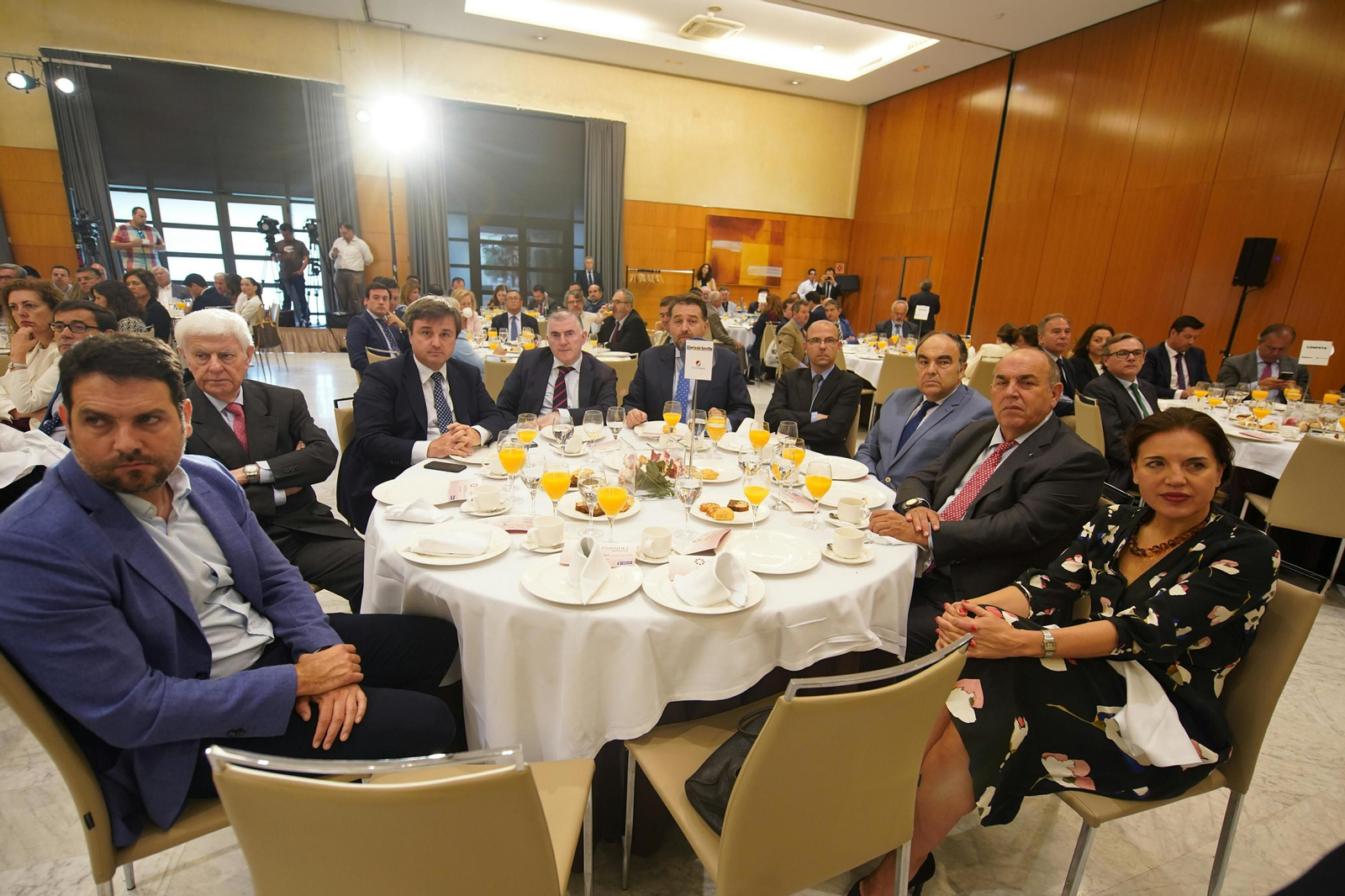 Las imágenes del desayuno-coloquio con Isabel García Tejerina