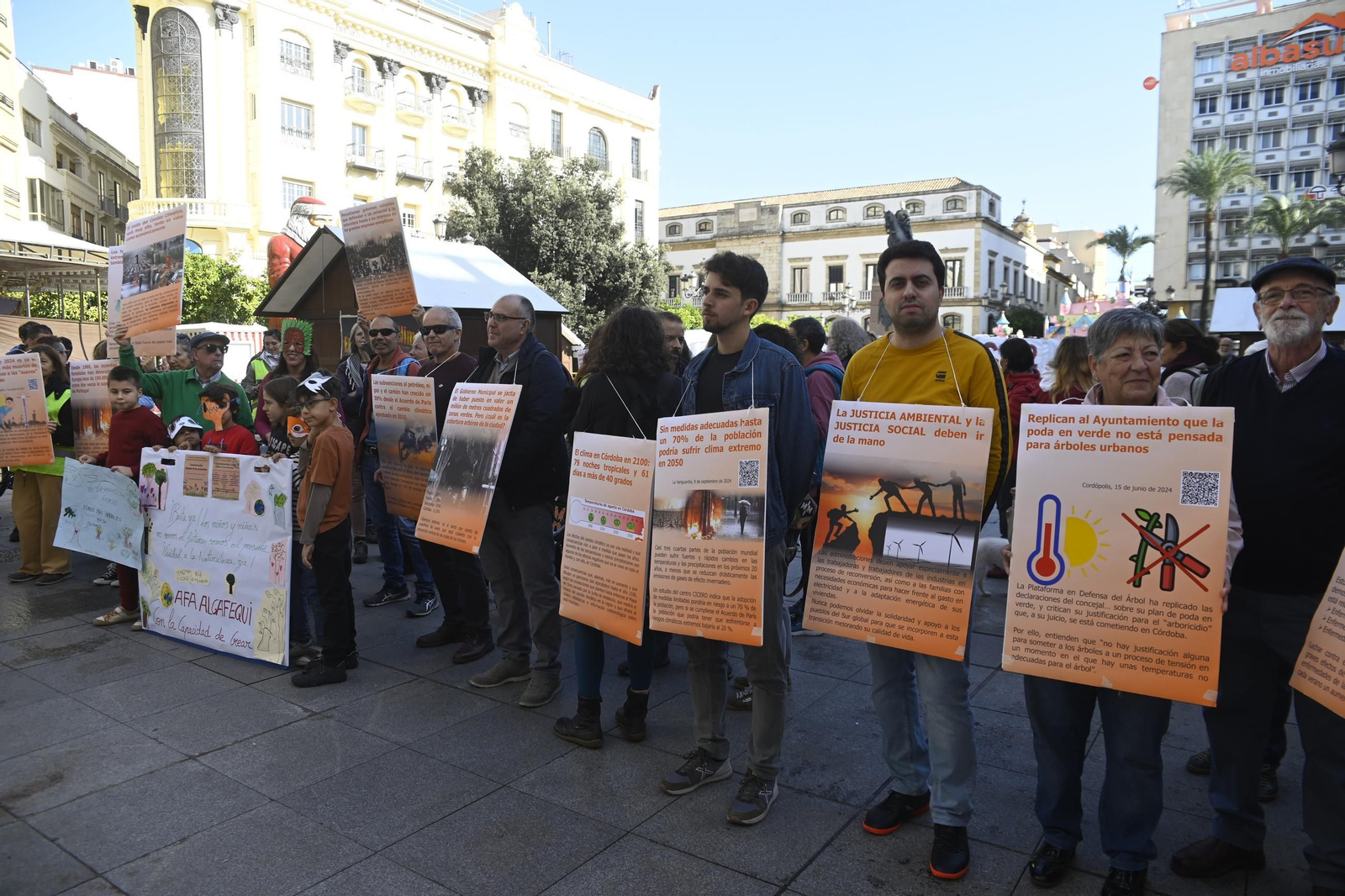 Ecologistas y niños se concentran por el cambio climático en Córdoba