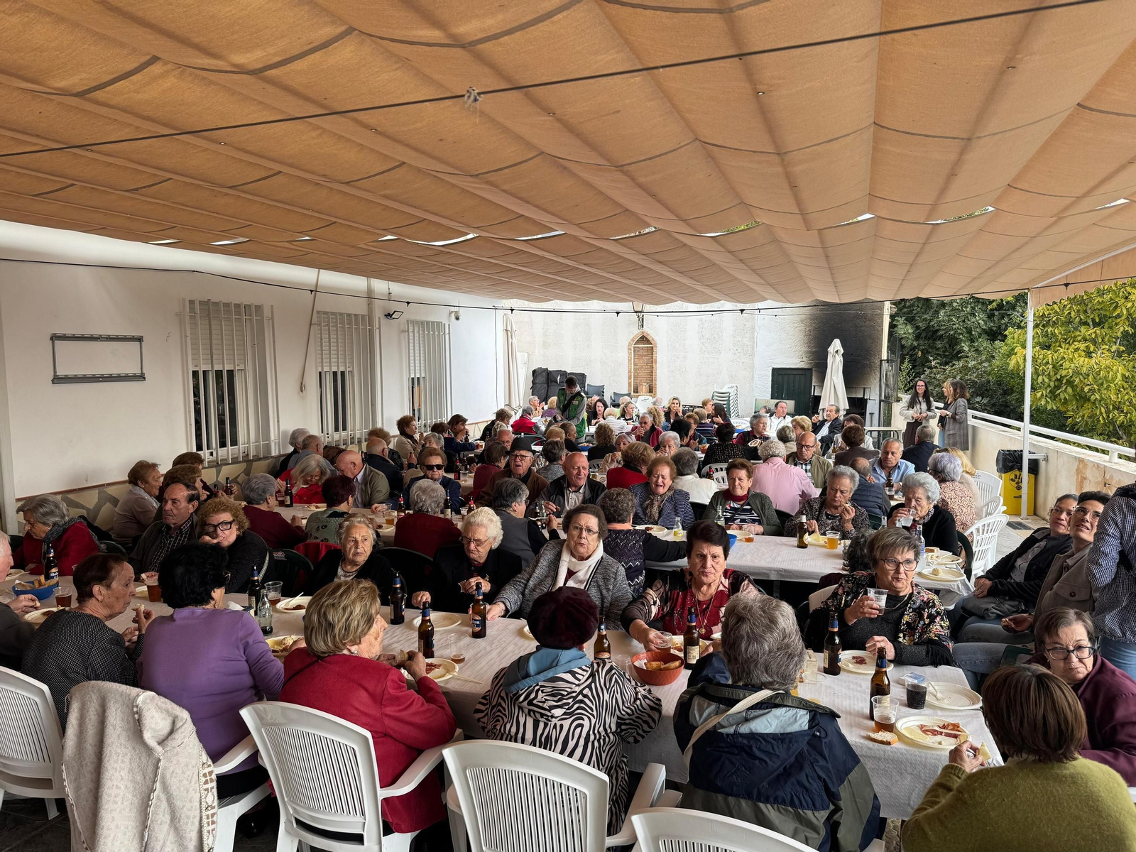 Almuerzo con motivo del homenaje a los matrimonios que cumplen 50 años de casados en Lanjarón