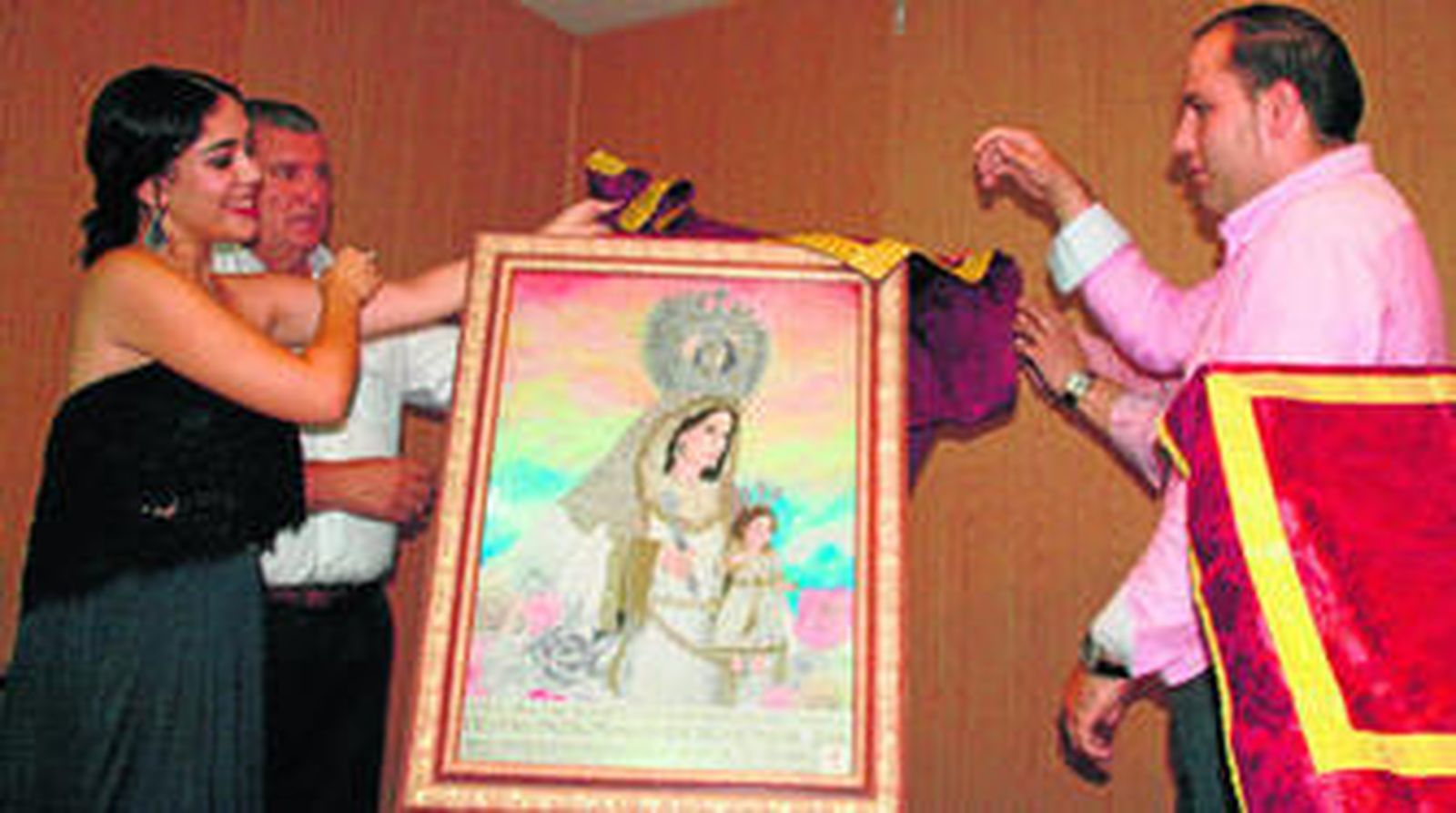 Juan Miguel Polo, José Manuel Florido, Manuel Domínguez y Ainhoa Pedro presentan el cartel de las Fiestas Patronales.