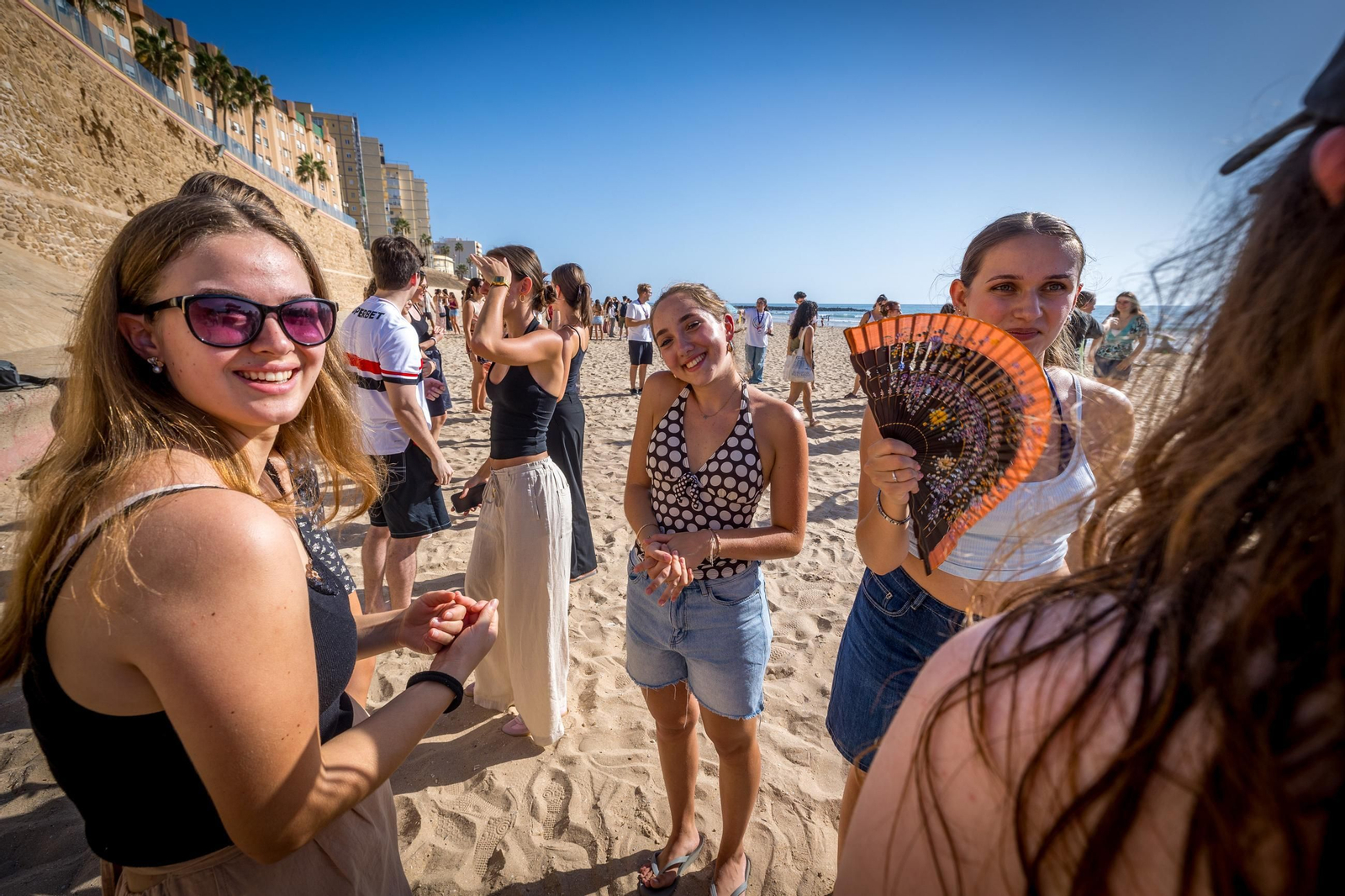 Imagenes de la convivencia de Erasmus en la playa de Santa María del Mar