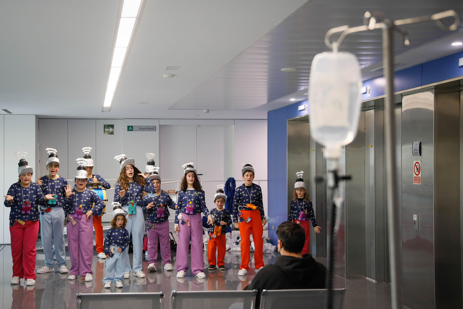 Carnaval para los niños y niñas del hospital Materno Infantil de Almería contado en imágenes