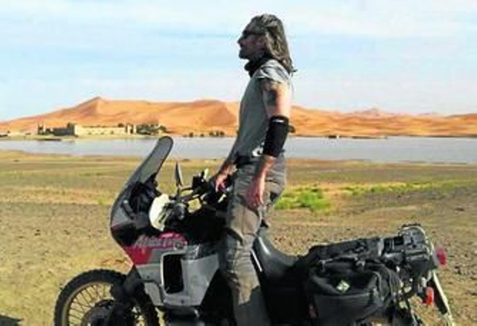 Juan Carlos García en su viaje por el Sáhara.