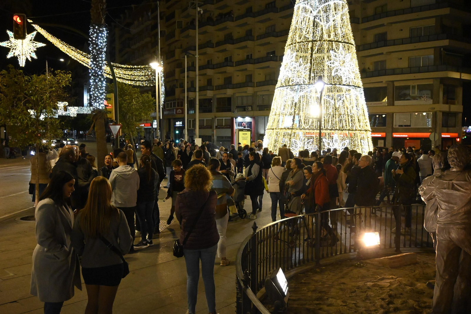 Imágenes del alumbrado navideño en las calles de Huelva