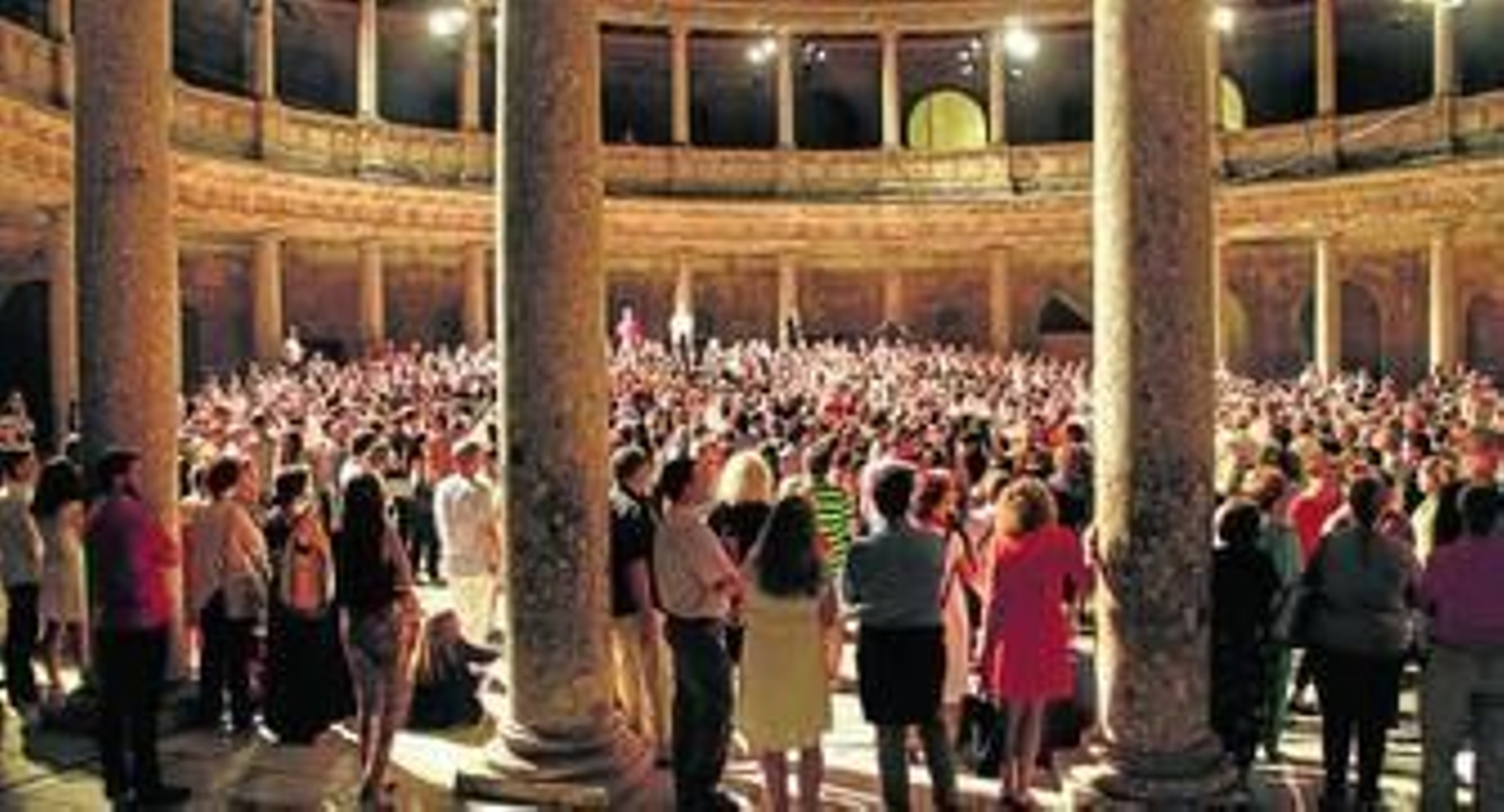 El público deambuló por el Carlos V con total libertad.