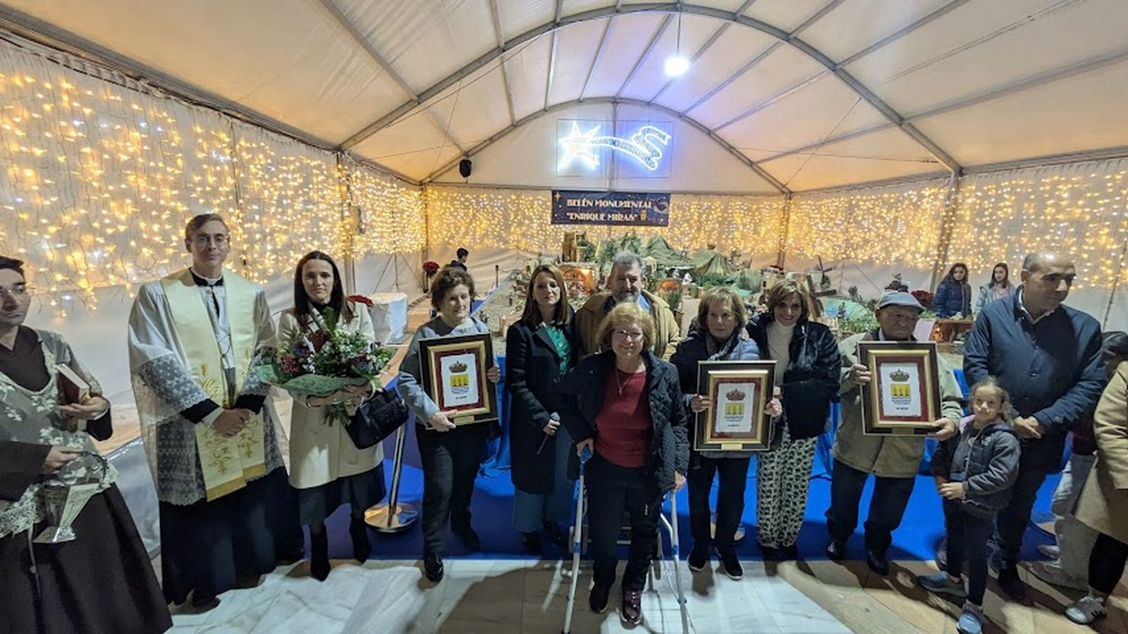 Reconocimiento a los y las ‘belenistas’, incluida la nieta de Enrique Miras, Alicia.